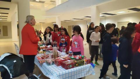 Öğrendikleri İkinci Yabancı  Diller İle Alış Satış Yapan Öğrencilerimiz Aynı Zamanda Sosyal Sorumluluk Bilincini Kavradılar.  