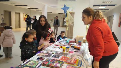 Öğrendikleri İkinci Yabancı  Diller İle Alış Satış Yapan Öğrencilerimiz Aynı Zamanda Sosyal Sorumluluk Bilincini Kavradılar.  