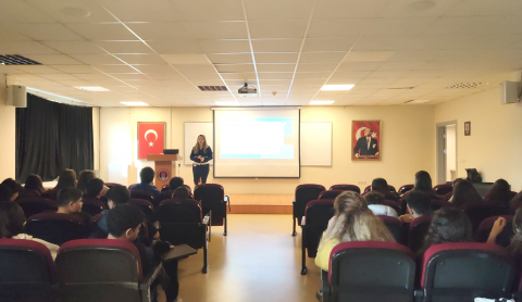 Bilişim Teknolojileri ve Yapay Zeka Konulu Seminere Dijital Dönüşüme Değindik  