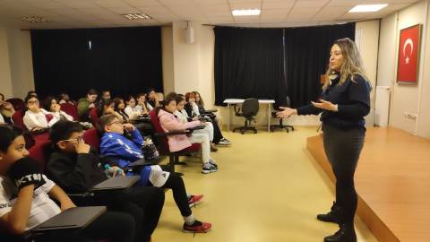 Bilişim Teknolojileri ve Yapay Zeka Konulu Seminere Dijital Dönüşüme Değindik  