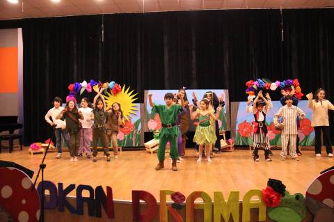 İlkokul–Ortaokul Öğrencilerimiz Dünyaca Ünlü Müzikal ve Tiyatro Oyunlarını Sergilediler
