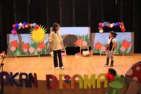 İlkokul–Ortaokul Öğrencilerimiz Dünyaca Ünlü Müzikal ve Tiyatro Oyunlarını Sergilediler 