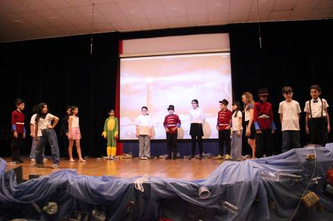 İlkokul–Ortaokul Öğrencilerimiz Dünyaca Ünlü Müzikal ve Tiyatro Oyunlarını Sergilediler 