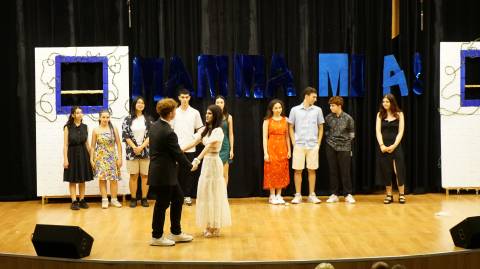 Öğrencilerimiz Dünyaca Ünlü “Mamma Mia!" Müzikalini Sahneledi 