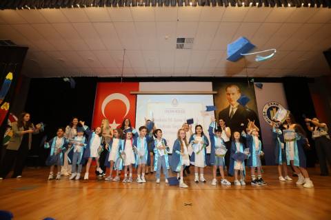  Anaokulu Öğrencilerimiz İlkokula Geçiş Törenimizde Yetenekleri ile Sahnedeydii