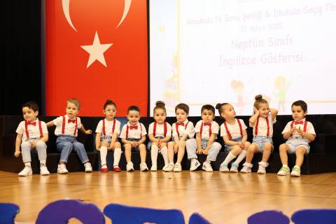 Anaokulu Öğrencilerimiz İlkokula Geçiş Törenimizde Yetenekleri ile Sahnedeydii