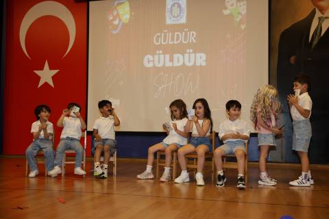 Anaokulu Öğrencilerimiz İlkokula Geçiş Törenimizde Yetenekleri ile Sahnedeydii