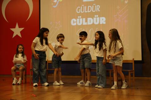 Anaokulu Öğrencilerimiz İlkokula Geçiş Törenimizde Yetenekleri ile Sahnedeydii