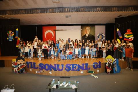 Anaokulu Öğrencilerimiz İlkokula Geçiş Törenimizde Yetenekleri ile Sahnedeydii