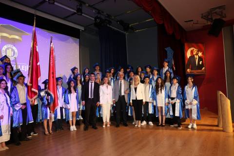  Gurur ve Mutluluk Bir Arada: Ortaokul10. Dönem, Lise 12. Dönem Mezunlarımızı  Geleceğe Uğurladık
