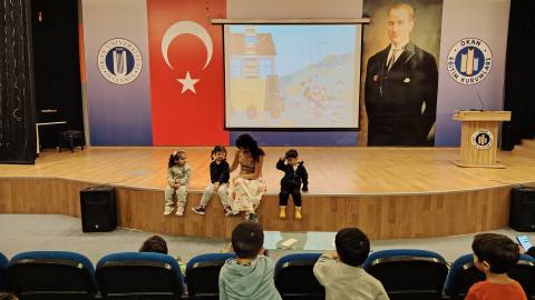  Yazarlarla Buluşan Öğrencilerimiz Kitapların Büyülü Dünyasına Yolculuk Yaptı 