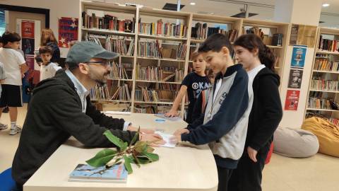  Yazarlarla Buluşan Öğrencilerimiz Kitapların Büyülü Dünyasına Yolculuk Yaptı 