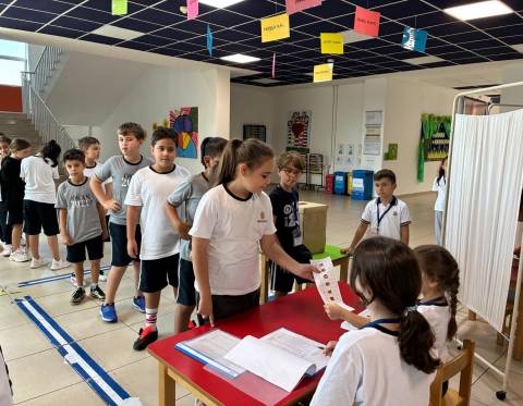 Öğrencilerimizin Okul Başkanı Seçim Heyecanına Ortak Olduk  