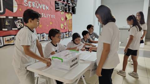 Öğrencilerimizin Okul Başkanı Seçim Heyecanına Ortak Olduk  