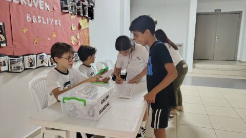 Öğrencilerimizin Okul Başkanı Seçim Heyecanına Ortak Olduk  