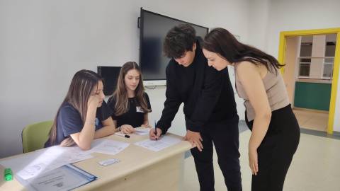 Öğrencilerimizin Okul Başkanı Seçim Heyecanına Ortak Olduk  
