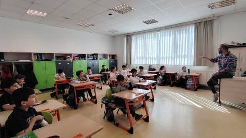 2. Sınıf Öğrencilerimiz Yazar Hepgenç İle Söyleşi Gerçekleştirdi 