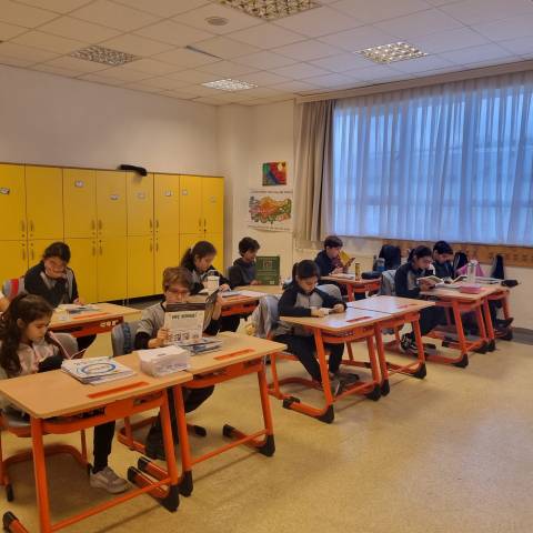 4. Sınıf Öğrencilerimiz Yazar Zeynep Alpaslan ile "Zizi" Yolculuğuna Çıktı 