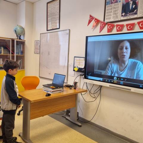 4. Sınıf Öğrencilerimiz Yazar Zeynep Alpaslan ile "Zizi" Yolculuğuna Çıktı 