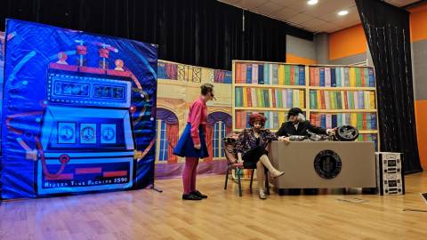 “Çılgın Profesör”  Tiyatro Oyunuyla Eğlenerek Öğrendik