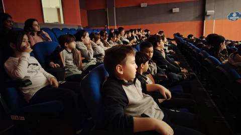 “Çılgın Profesör”  Tiyatro Oyunuyla Eğlenerek Öğrendik 