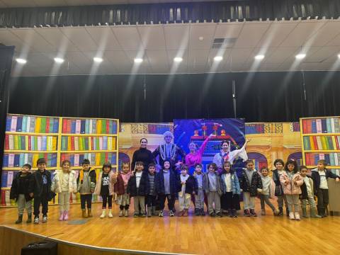 “Çılgın Profesör”  Tiyatro Oyunuyla Eğlenerek Öğrendik 