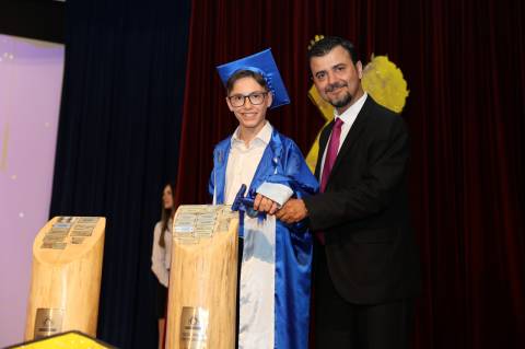 Gurur ve Mutluluk Bir Arada: Ortaokul 13. Dönem, Lise 11. Dönem Mezunlarımızı Geleceğe Uğurladık 