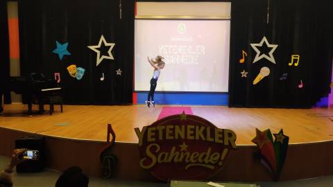 Yetenekler Sahnede: Öğrencilerimizden Dans, Jimnastik ve Müzik Dolu Performanslar