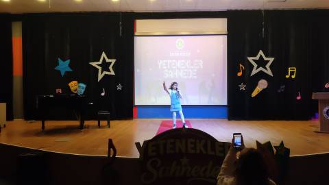 Yetenekler Sahnede: Öğrencilerimizden Dans, Jimnastik ve Müzik Dolu Performanslar 